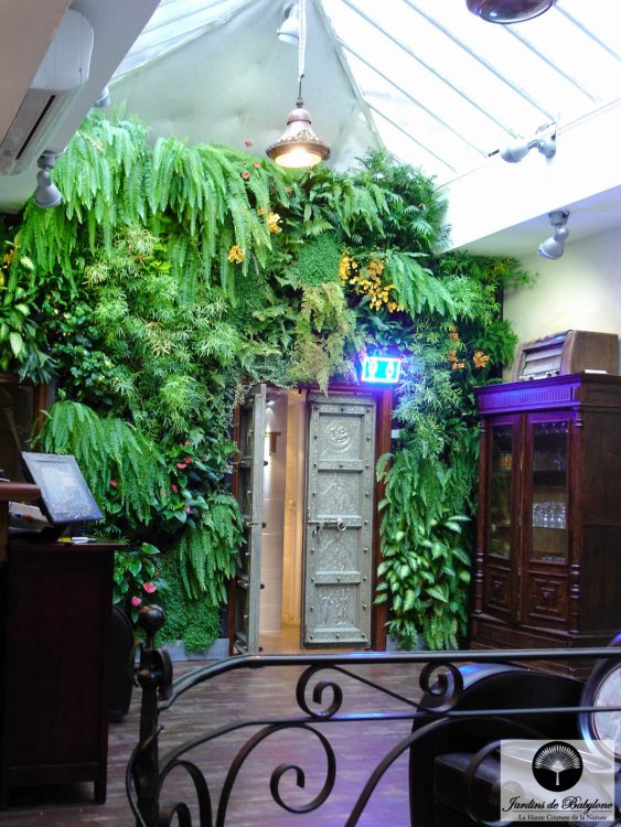 Restaurant Paris mur végétal vue counter